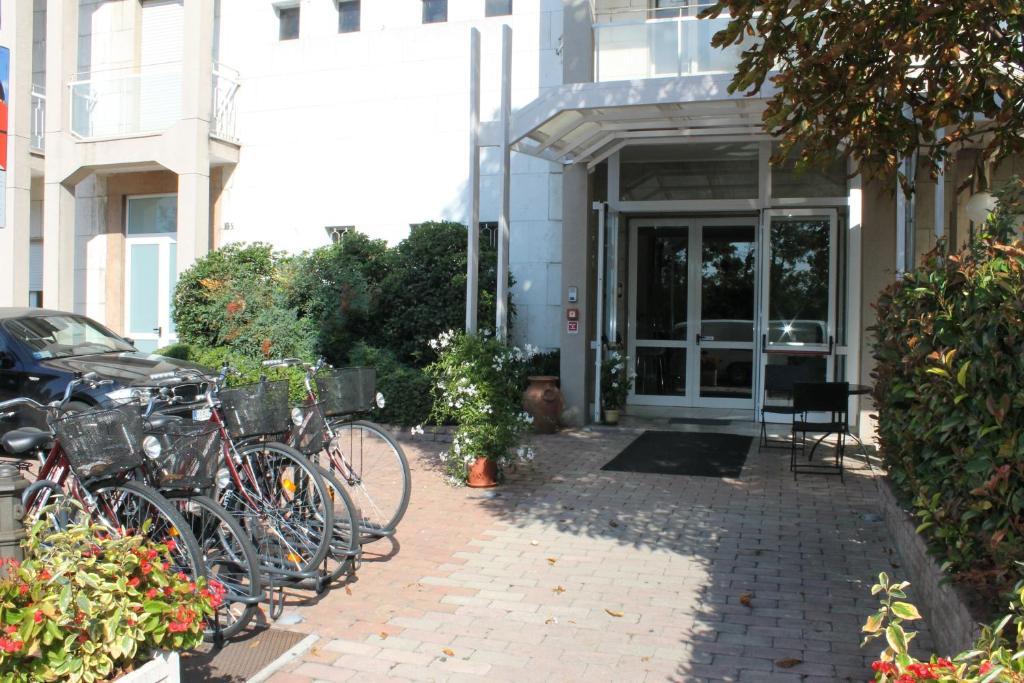 Hotel Cremona Viale Exterior photo
